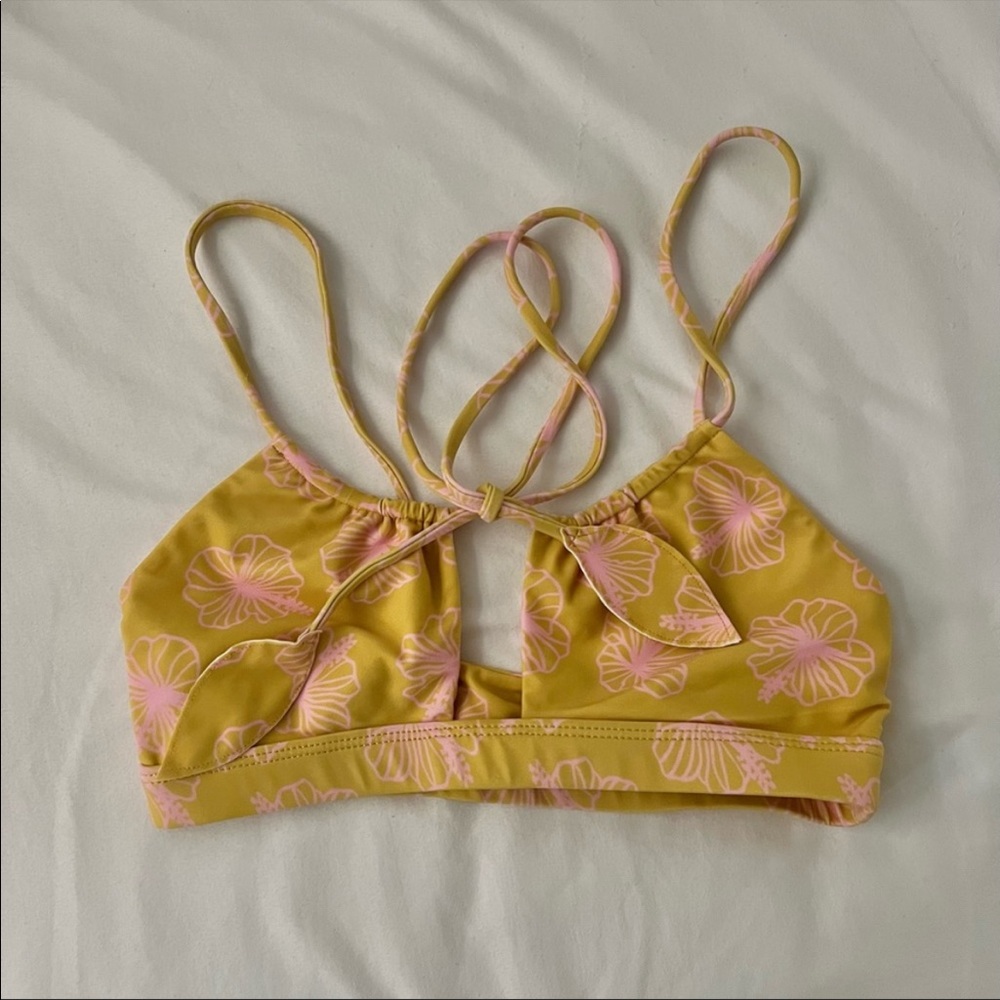 Benoa Ari Top in Honey Hibiscus